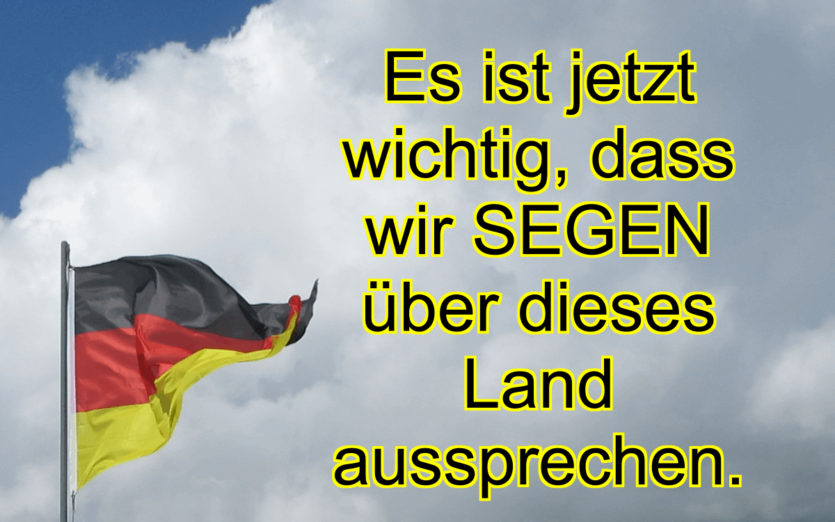 Himmel und Deutschlandflagge. Mit Text - Es ist jetzt wichtig, dass wir SEGEN über dieses Land aussprechen.